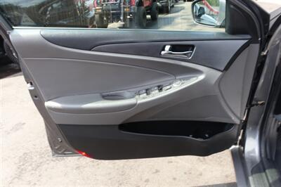 2011 Hyundai SONATA Limited   - Photo 10 - Newark, NJ 07104