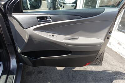 2011 Hyundai SONATA Limited   - Photo 15 - Newark, NJ 07104