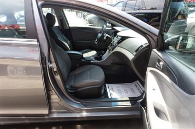 2011 Hyundai SONATA Limited   - Photo 14 - Newark, NJ 07104