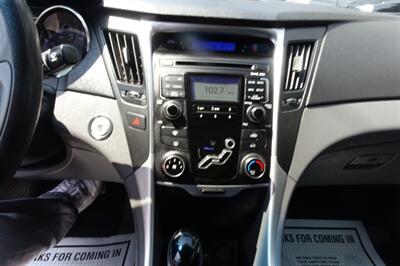 2011 Hyundai SONATA Limited   - Photo 18 - Newark, NJ 07104