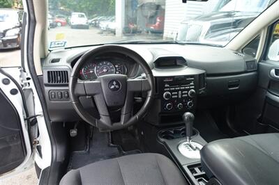 2011 Mitsubishi Endeavor LS   - Photo 13 - Newark, NJ 07104
