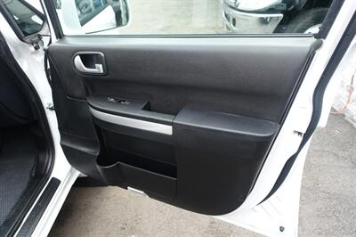 2011 Mitsubishi Endeavor LS   - Photo 16 - Newark, NJ 07104