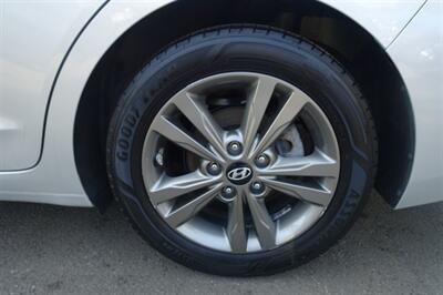2018 Hyundai ELANTRA Limited - Photo 23 - Newark, NJ 07104