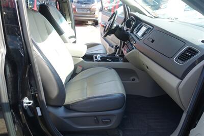 2015 Kia Sedona SX   - Photo 14 - Newark, NJ 07104