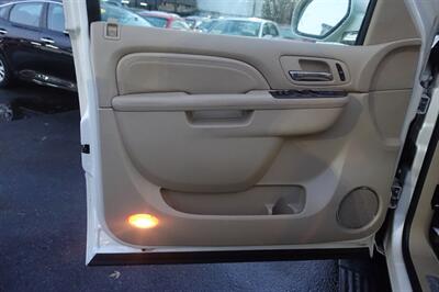 2010 Cadillac Escalade   - Photo 10 - Newark, NJ 07104