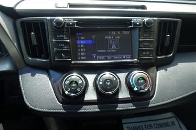 2017 Toyota RAV4 LE   - Photo 18 - Newark, NJ 07104