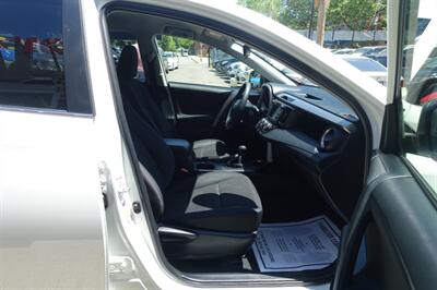 2017 Toyota RAV4 LE   - Photo 14 - Newark, NJ 07104