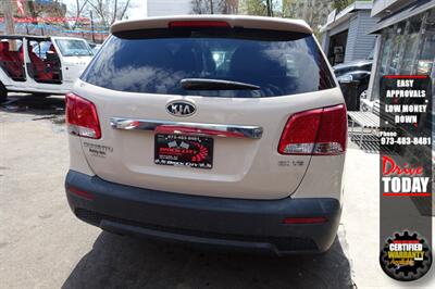 2011 Kia Sorento EX   - Photo 8 - Newark, NJ 07104