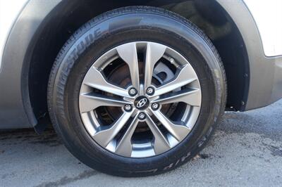 2015 Hyundai SANTA FE Sport 2.4L   - Photo 22 - Newark, NJ 07104