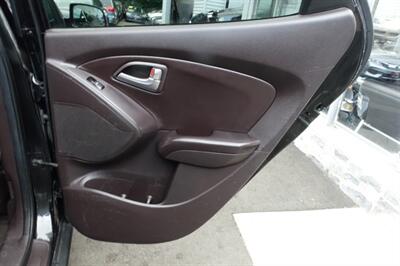 2012 Hyundai TUCSON Limited   - Photo 17 - Newark, NJ 07104