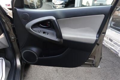 2009 Toyota RAV4   - Photo 15 - Newark, NJ 07104