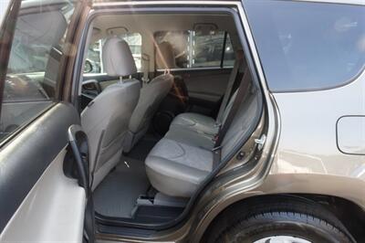 2009 Toyota RAV4   - Photo 11 - Newark, NJ 07104
