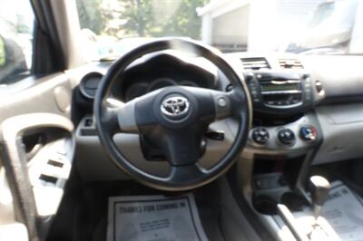2009 Toyota RAV4   - Photo 13 - Newark, NJ 07104