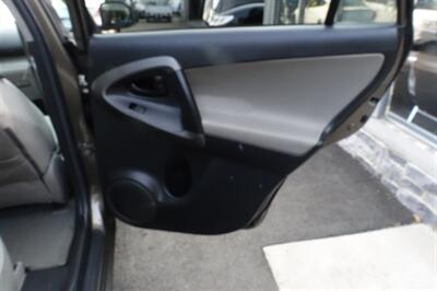 2009 Toyota RAV4   - Photo 17 - Newark, NJ 07104
