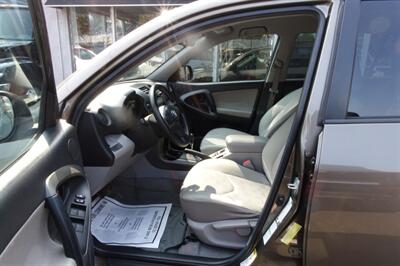2009 Toyota RAV4   - Photo 9 - Newark, NJ 07104