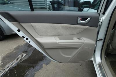 2006 Hyundai SONATA LX - Photo 12 - Newark, NJ 07104