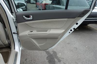 2006 Hyundai SONATA LX - Photo 17 - Newark, NJ 07104