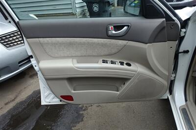 2006 Hyundai SONATA LX - Photo 10 - Newark, NJ 07104
