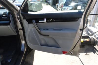 2014 Kia Sorento LX   - Photo 15 - Newark, NJ 07104