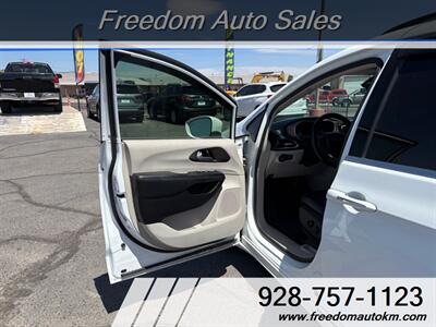 2017 Chrysler Pacifica Touring-L   - Photo 4 - Kingman, AZ 86409