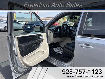 2019 Dodge Grand Caravan SXT   - Photo 4 - Kingman, AZ 86409