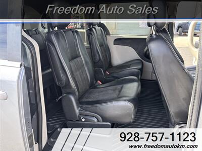 2019 Dodge Grand Caravan SXT   - Photo 12 - Kingman, AZ 86409