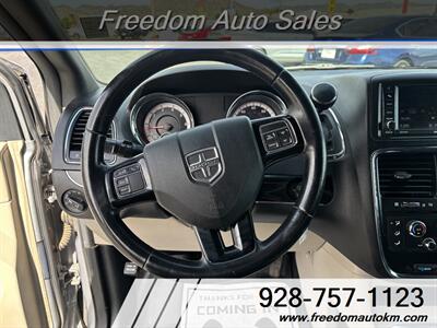 2019 Dodge Grand Caravan SXT   - Photo 11 - Kingman, AZ 86409