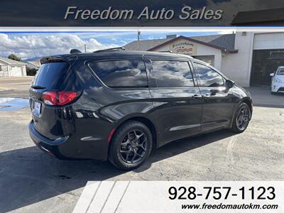 2018 Chrysler Pacifica Touring L Plus   - Photo 2 - Kingman, AZ 86409