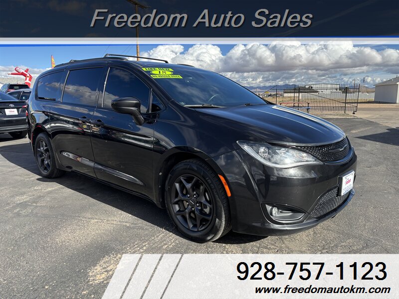 2018 Chrysler Pacifica Touring L Plus   - Photo 1 - Kingman, AZ 86409