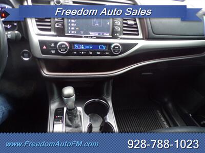 2016 Toyota Highlander XLE   - Photo 9 - Fort Mohave, AZ 86426