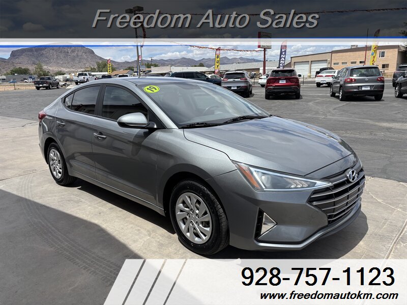 2019 Hyundai ELANTRA SE  