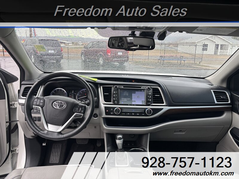 2016 Toyota Highlander Limited Platinum - Photo 10 - Kingman, AZ 86409