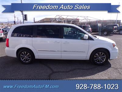 2016 Chrysler Town & Country S   - Photo 2 - Fort Mohave, AZ 86426