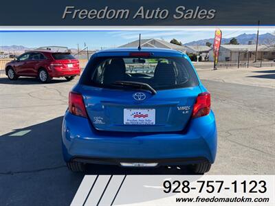 2015 Toyota Yaris 5-Door LE   - Photo 3 - Kingman, AZ 86409