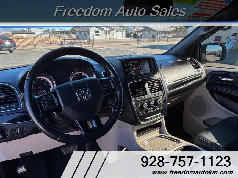 2019 Dodge Grand Caravan SXT - Photo 7 - Kingman, AZ 86409