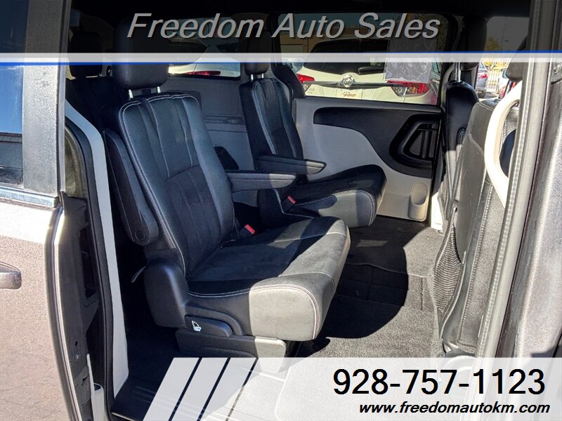 2019 Dodge Grand Caravan SXT - Photo 13 - Kingman, AZ 86409