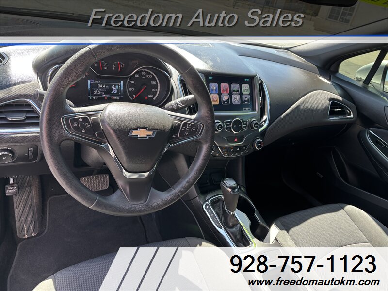 2017 Chevrolet Cruze LT Auto - Photo 6 - Kingman, AZ 86409
