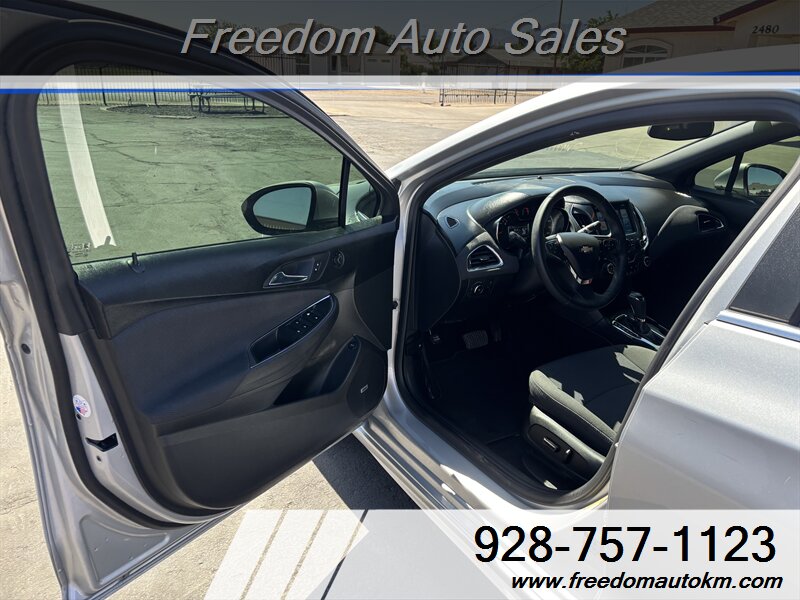 2017 Chevrolet Cruze LT Auto - Photo 4 - Kingman, AZ 86409