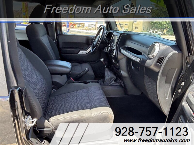 2012 Jeep Wrangler Rubicon 4x4 - Photo 8 - Kingman, AZ 86409