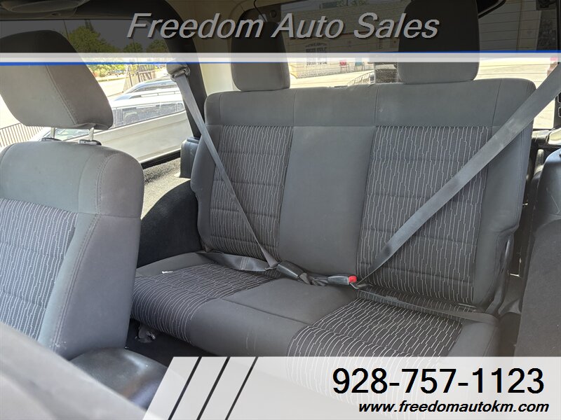 2012 Jeep Wrangler Rubicon 4x4 - Photo 7 - Kingman, AZ 86409