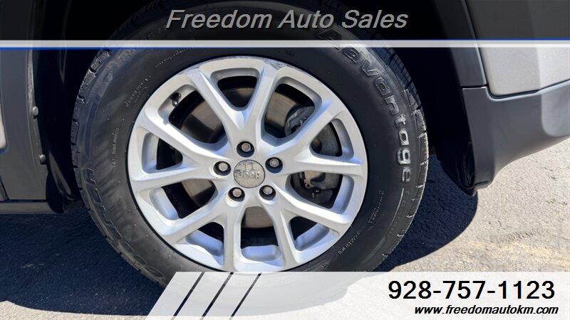 2018 Jeep Cherokee Latitude Plus - Photo 9 - Kingman, AZ 86409