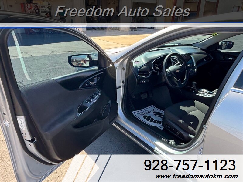 2019 Chevrolet Malibu LT - Photo 4 - Kingman, AZ 86409