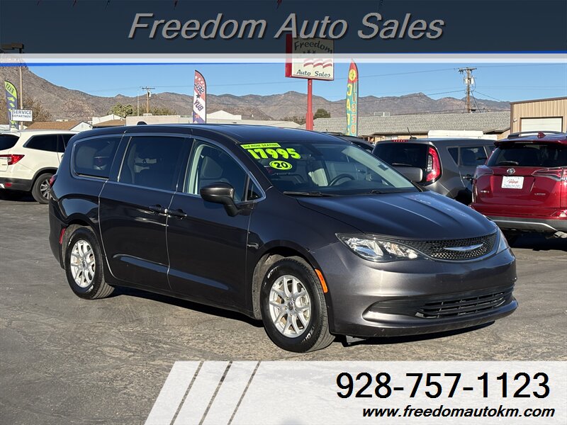 2020 Chrysler Voyager LX's photo