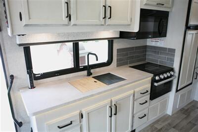 2023 Jayco Greyhawk 29MV   - Photo 19 - Strasburg, PA 17579