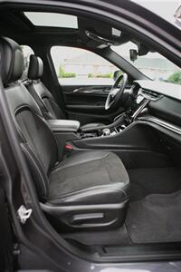 2022 Jeep Grand Cherokee Altitude 4WD   - Photo 17 - Strasburg, PA 17579