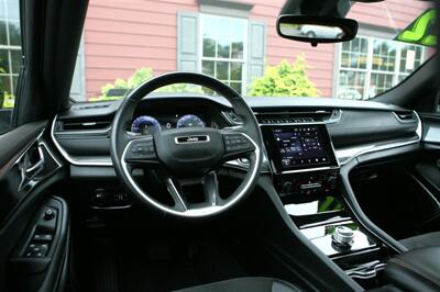 2022 Jeep Grand Cherokee Altitude 4WD   - Photo 12 - Strasburg, PA 17579
