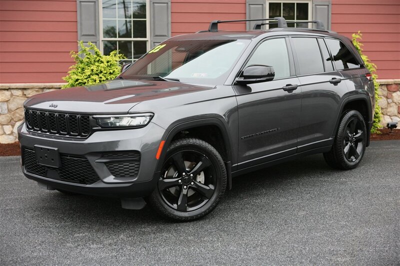 2022 Jeep Grand Cherokee Altitude 4WD - Photo 1 - Strasburg, PA 17579