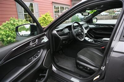 2022 Jeep Grand Cherokee Altitude 4WD   - Photo 8 - Strasburg, PA 17579