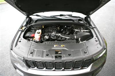 2022 Jeep Grand Cherokee Altitude 4WD   - Photo 7 - Strasburg, PA 17579