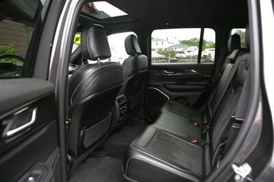 2022 Jeep Grand Cherokee Altitude 4WD   - Photo 13 - Strasburg, PA 17579